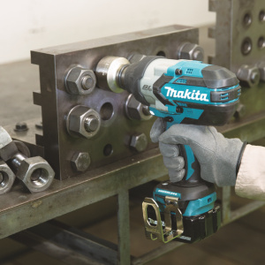 MAKITA DTW1001Z 18V LXT MUTTERINVÄÄNNIN, 3/4", 1050NM, HIILIHARJATON, RUNKO 2